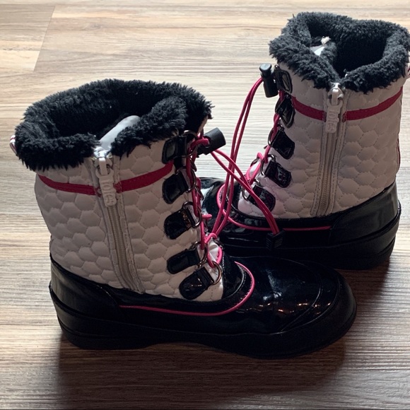 girls snow boots size 4